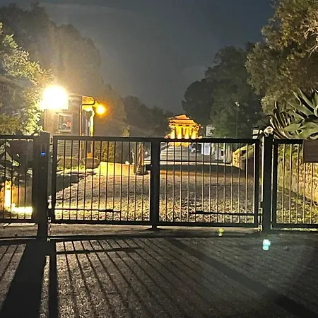 Ubytování v soukromí Falaride Discesa Sulla Valle Di Oro *