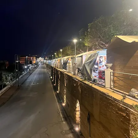 Falaride Discesa Sulla Valle Di Oro *