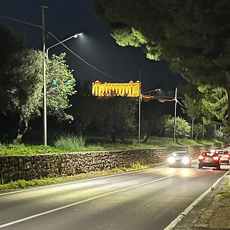 Falaride Discesa Sulla Valle Di Oro Homestay